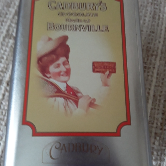 Vintage Cadbury chocolate biscuit tin - Picture 3 of 7